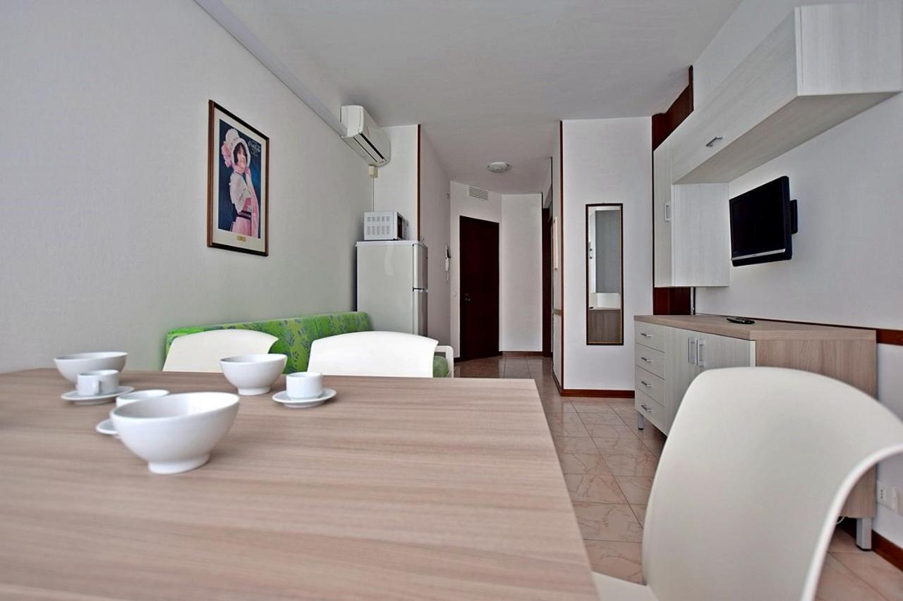 Condominio Luna 1 Lignano Sabbiadoro Exteriör bild