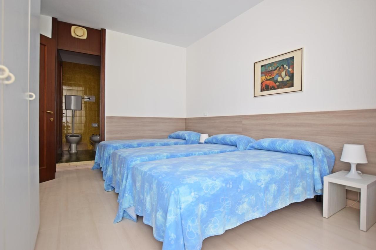 Condominio Luna 1 Lignano Sabbiadoro Exteriör bild