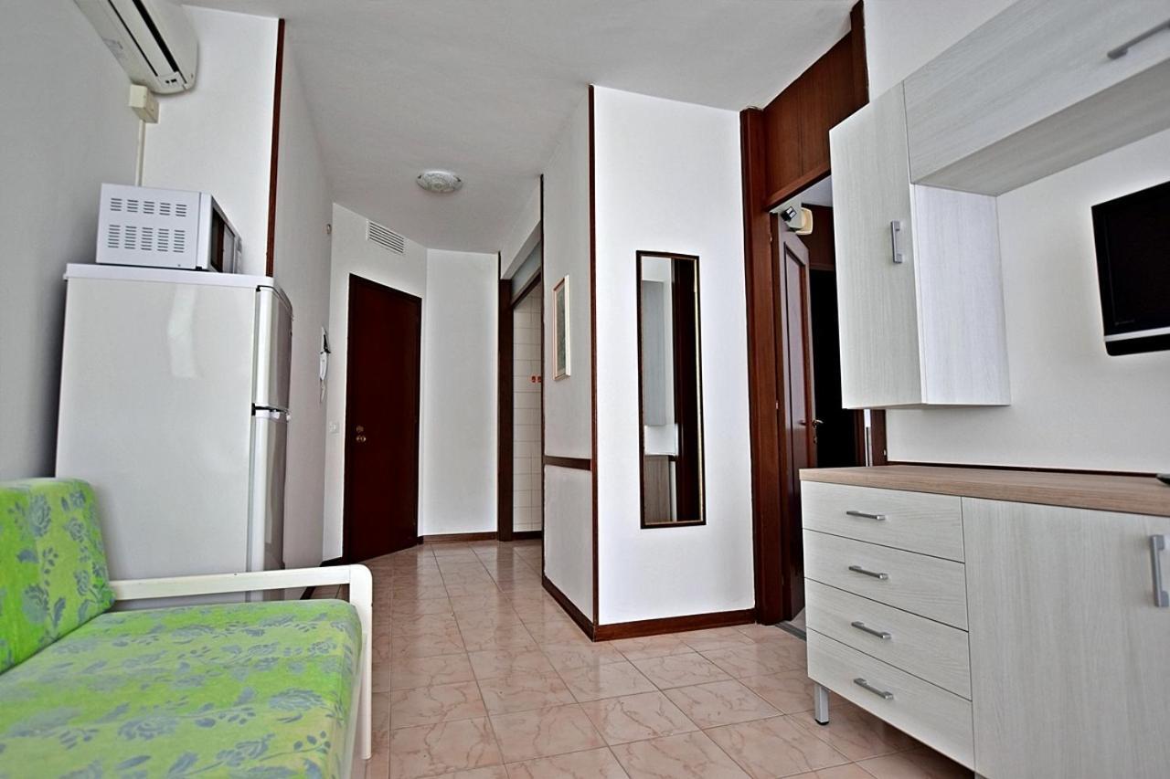 Condominio Luna 1 Lignano Sabbiadoro Exteriör bild