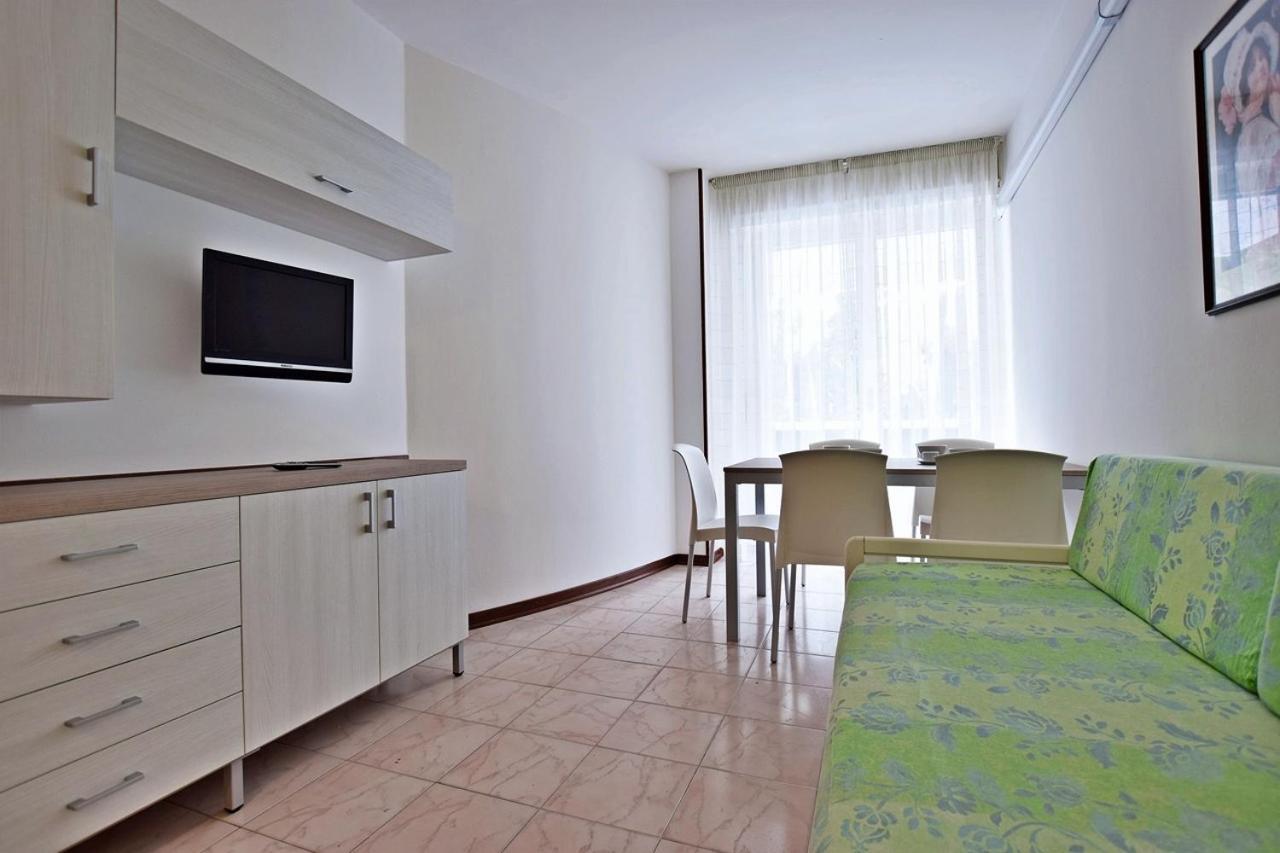 Condominio Luna 1 Lignano Sabbiadoro Exteriör bild