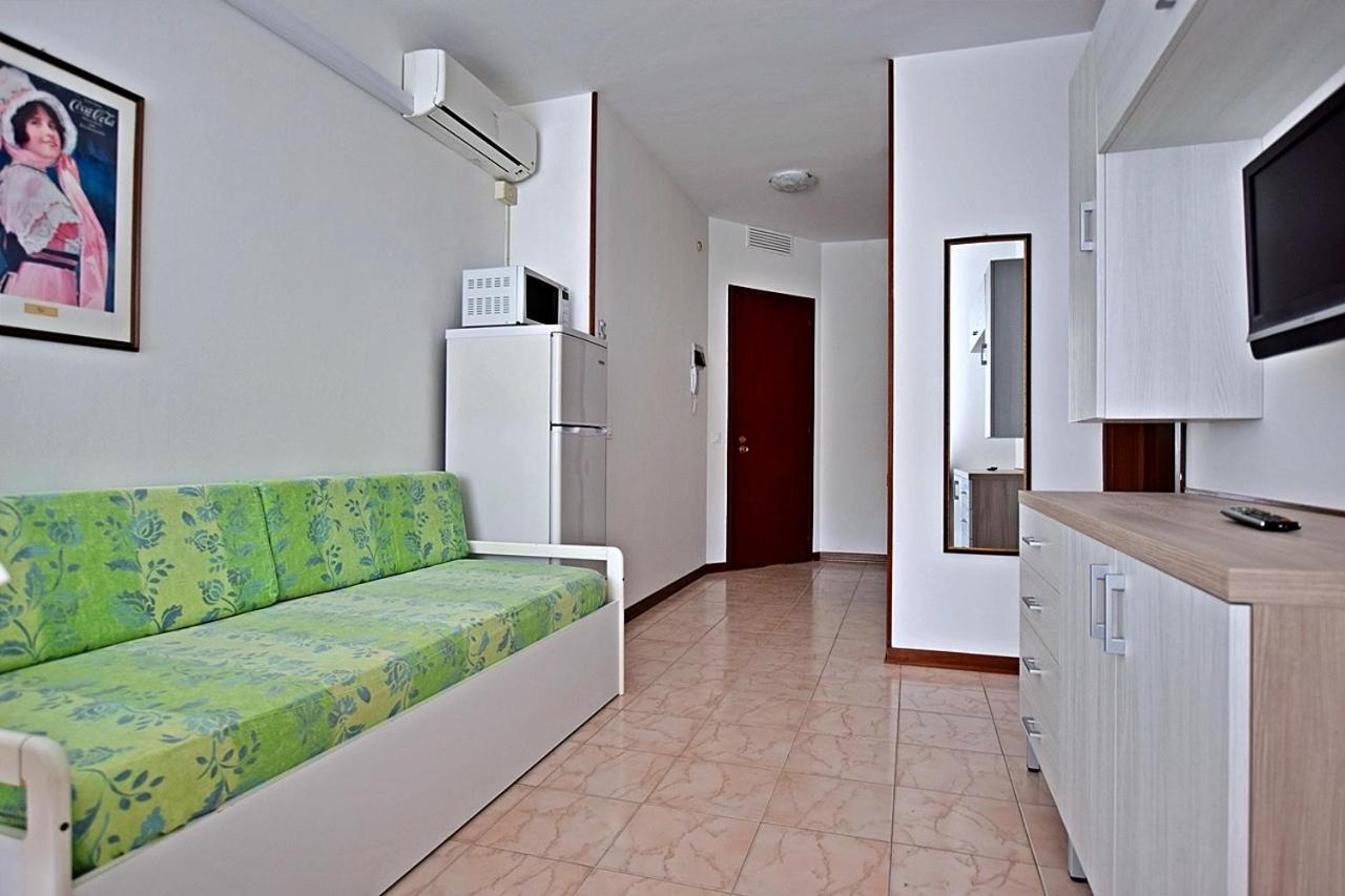 Condominio Luna 1 Lignano Sabbiadoro Exteriör bild